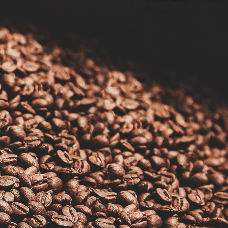 紅菓咖啡用最熱情專業的方式來滿足每一位顧客，全力打造產、製、銷一條龍的產業鍊，讓消費者能夠拿到屬於自己最獨特的咖啡。